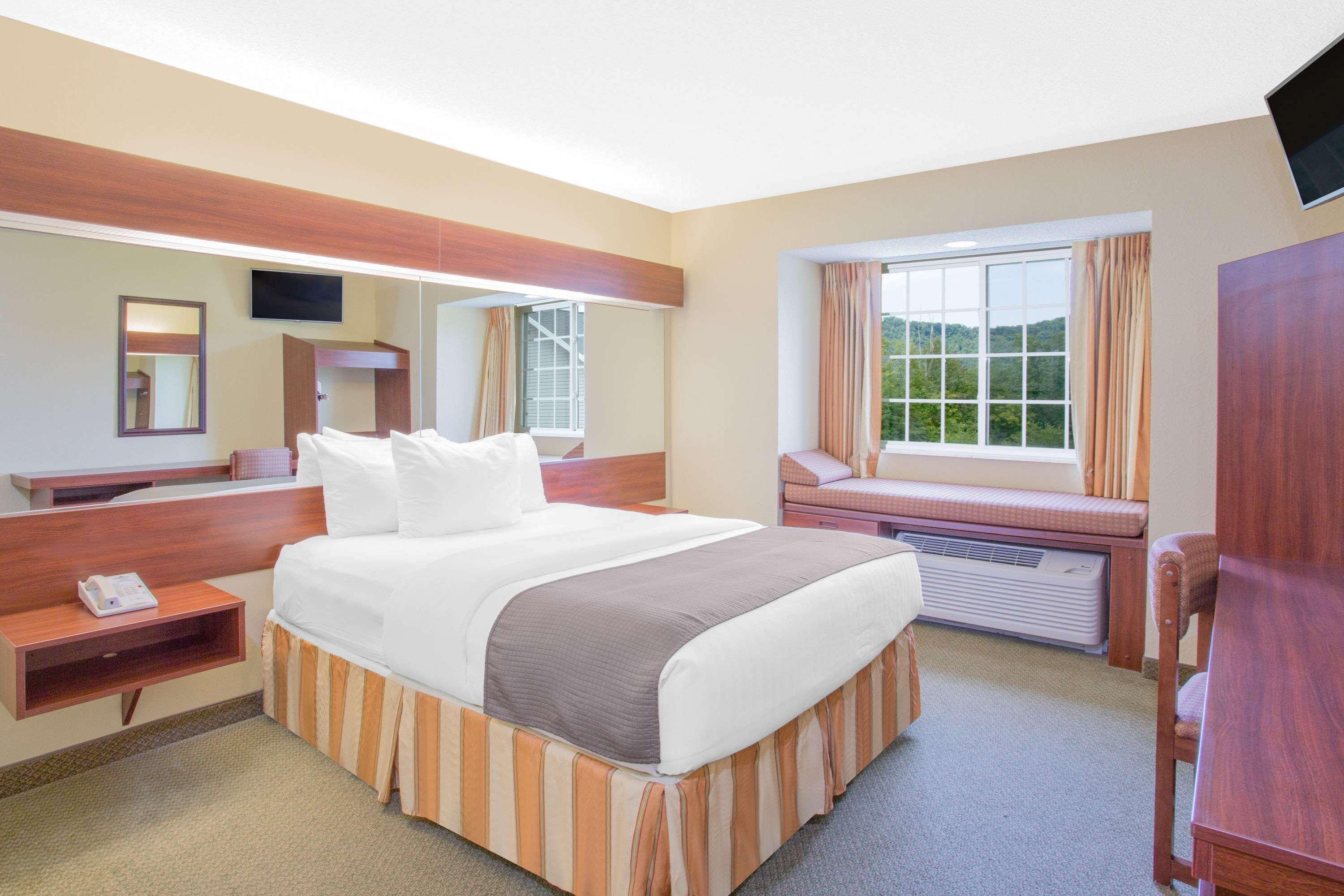 Microtel Inn And Suites Gassaway Buitenkant foto