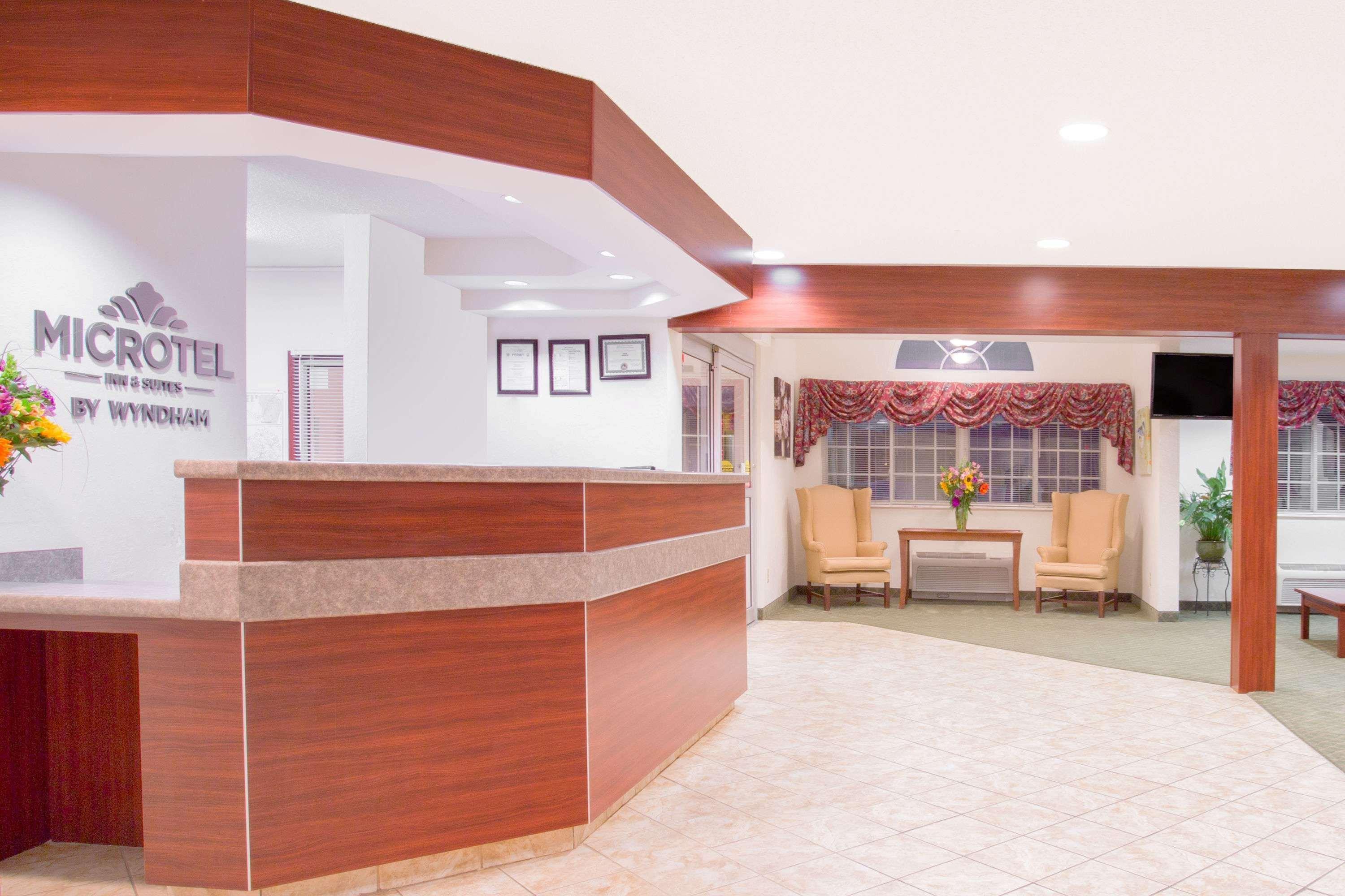Microtel Inn And Suites Gassaway Buitenkant foto