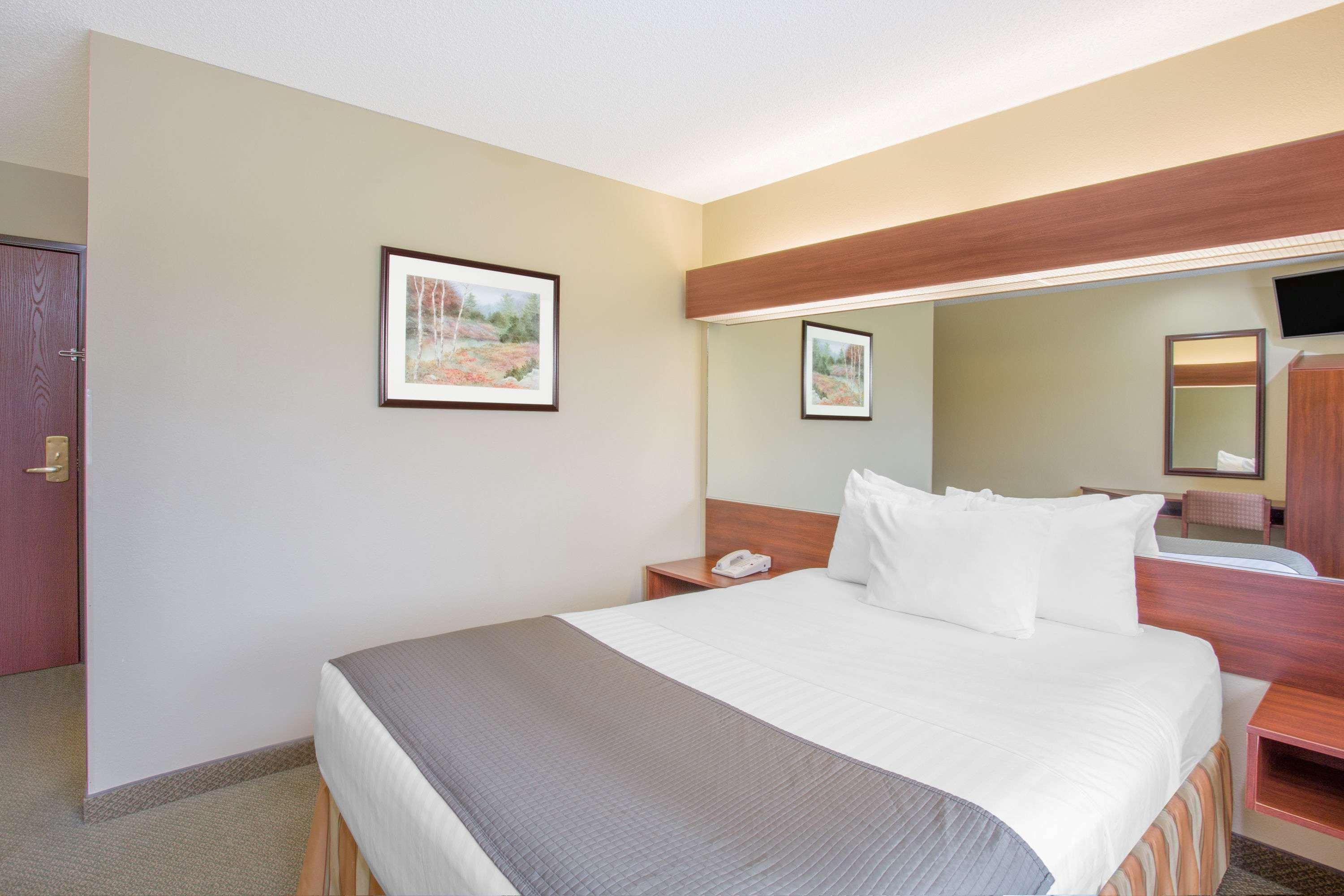 Microtel Inn And Suites Gassaway Buitenkant foto