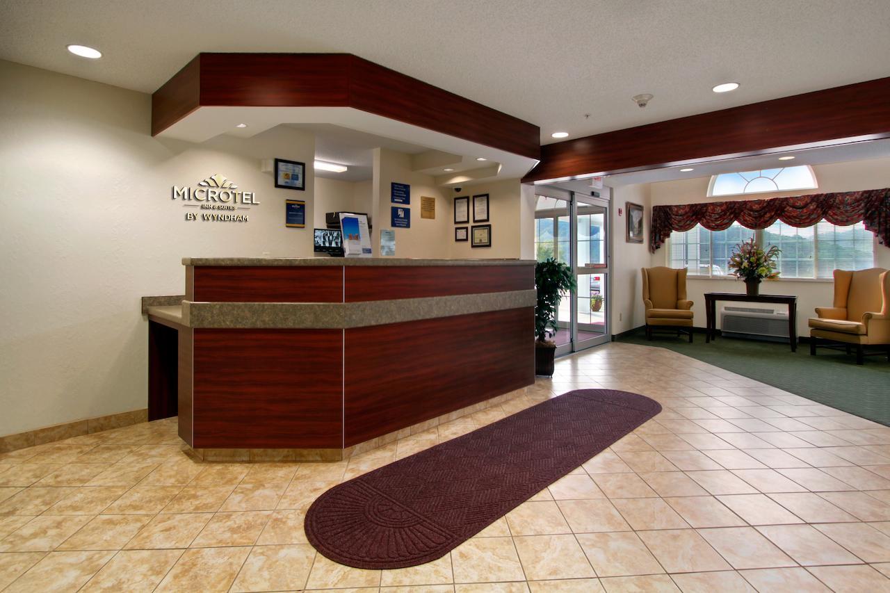Microtel Inn And Suites Gassaway Interieur foto