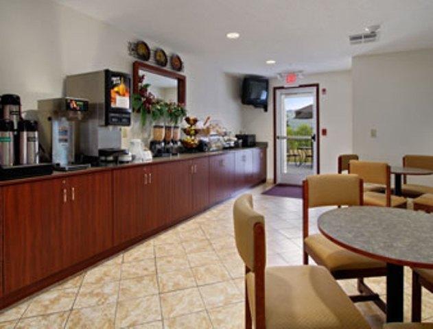 Microtel Inn And Suites Gassaway Restaurant foto
