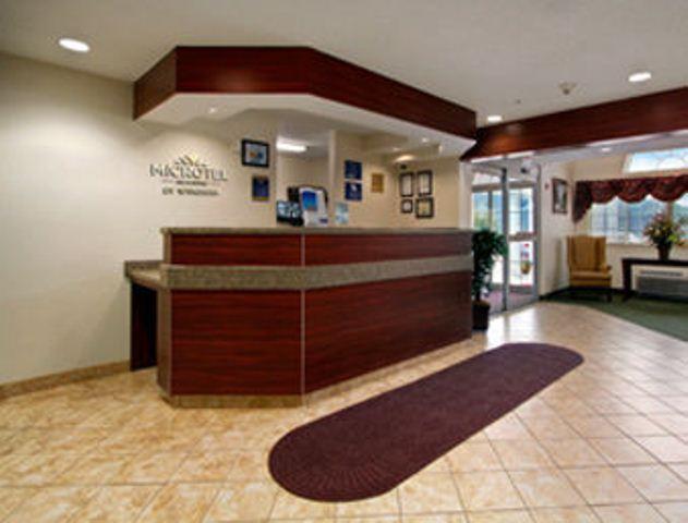 Microtel Inn And Suites Gassaway Buitenkant foto
